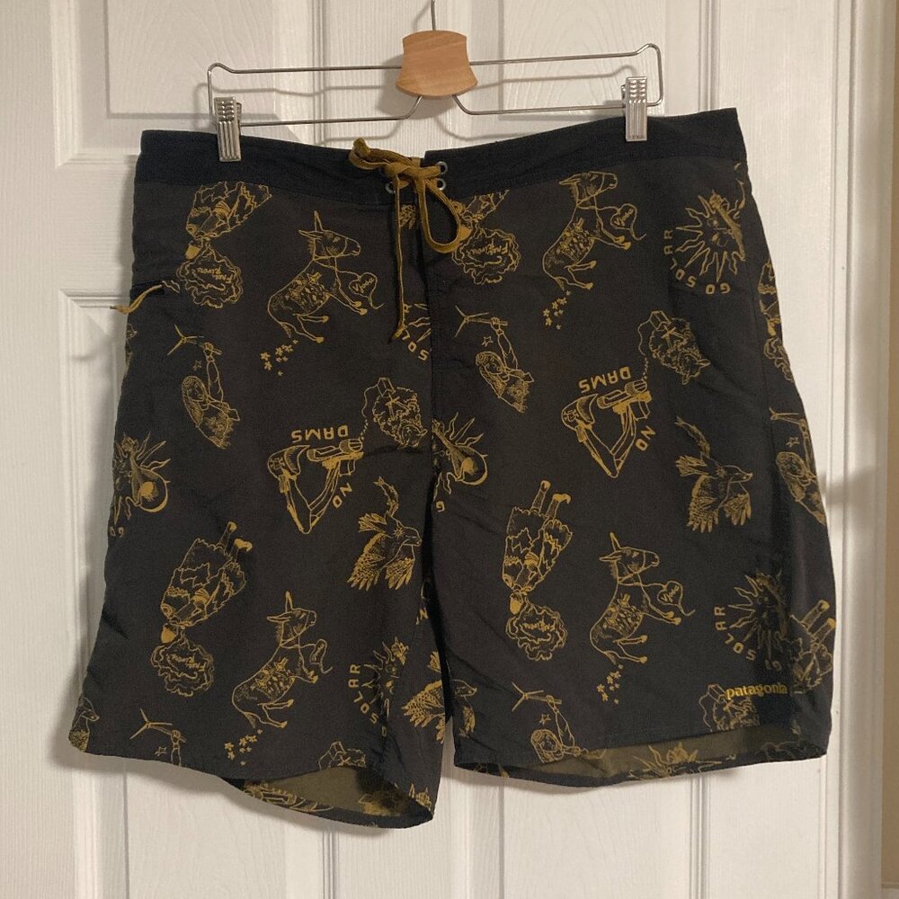 Patagonia Wavefarer 19" Board Shorts Swim Trunks Balkan Bust Print Size 40